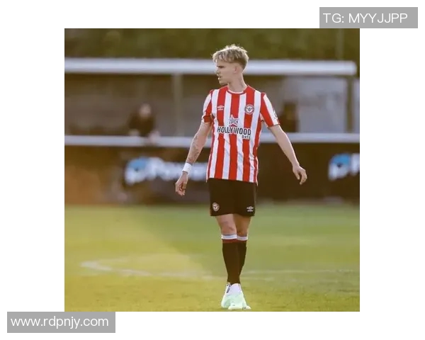 贝克汉姆的足球人生与家庭生活揭秘：从绿茵场到时尚偶像的传奇之路