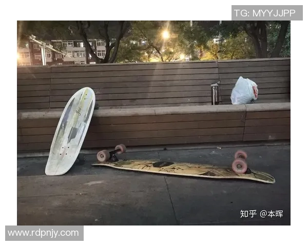 南京滑板队包夹战术解析与滑板文化的深度探讨 南京滑板队包夹战术解析与滑板文化的深度探讨