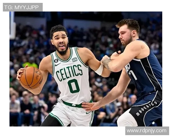 独行侠在赛场上的传奇征程与未来展望：从年轻天才到篮球巨星的蜕变