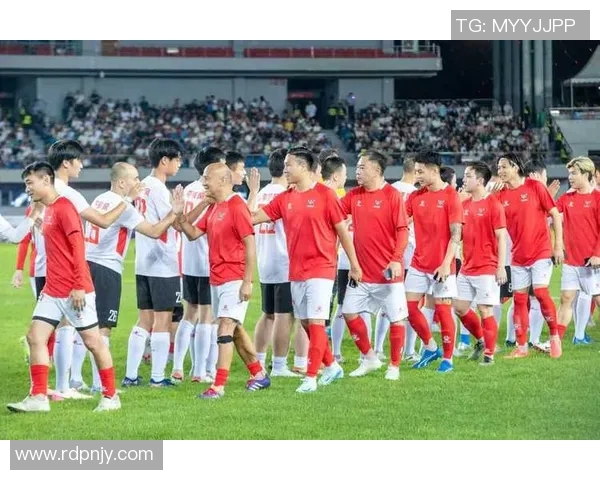 中国帅气足球明星风采展示与精彩瞬间回顾